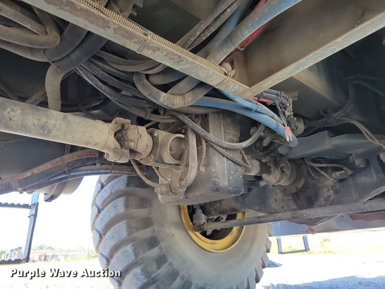 image for item EA2617 2006 Grove RT700E crane