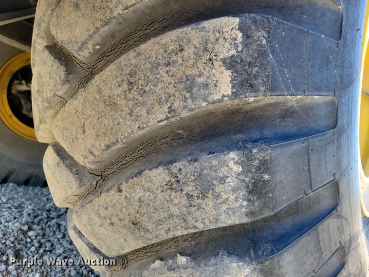 image for item EA2617 2006 Grove RT700E crane