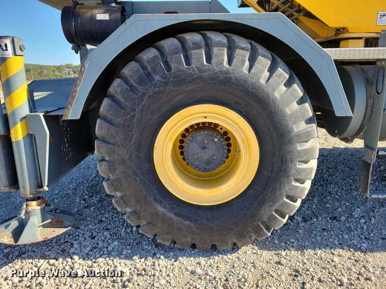 image for item EA2617 2006 Grove RT700E crane