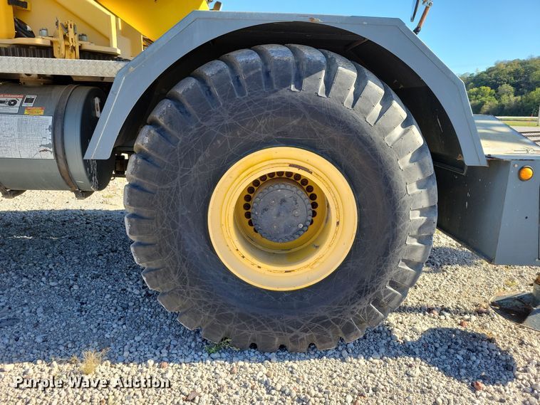 image for item EA2617 2006 Grove RT700E crane