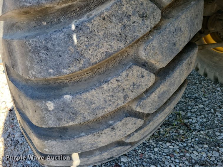 image for item EA2617 2006 Grove RT700E crane