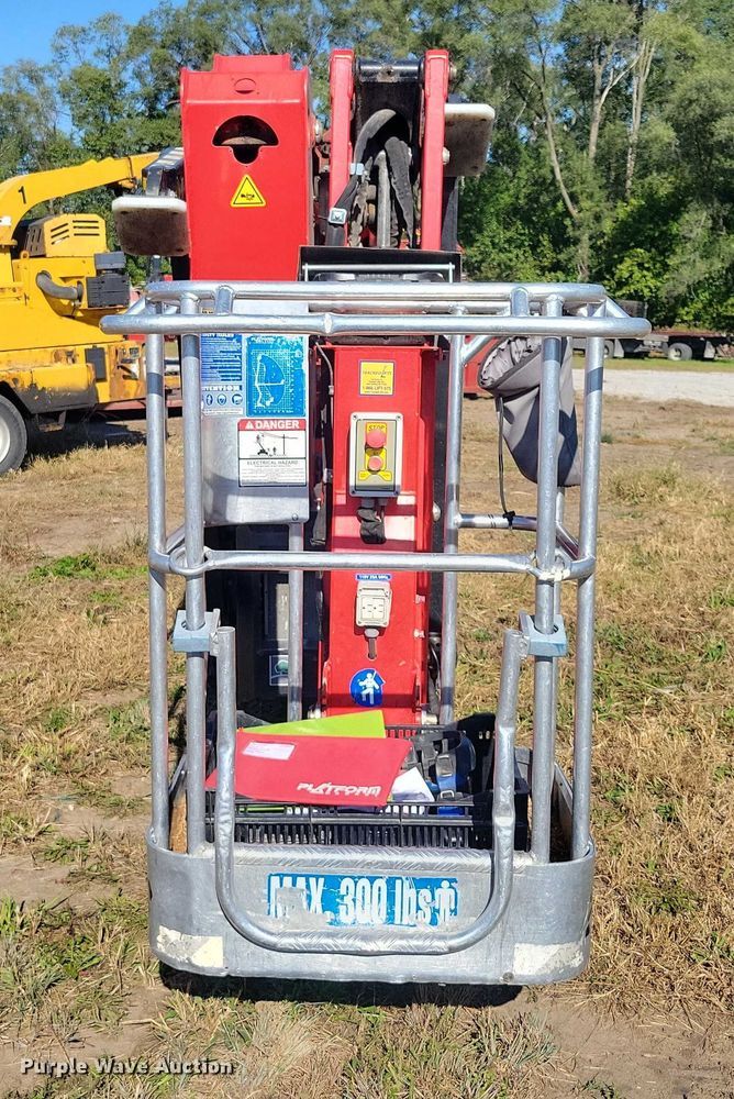 image for item EA2636 2018 Platform Basket PB 22.10 tracked boom lift