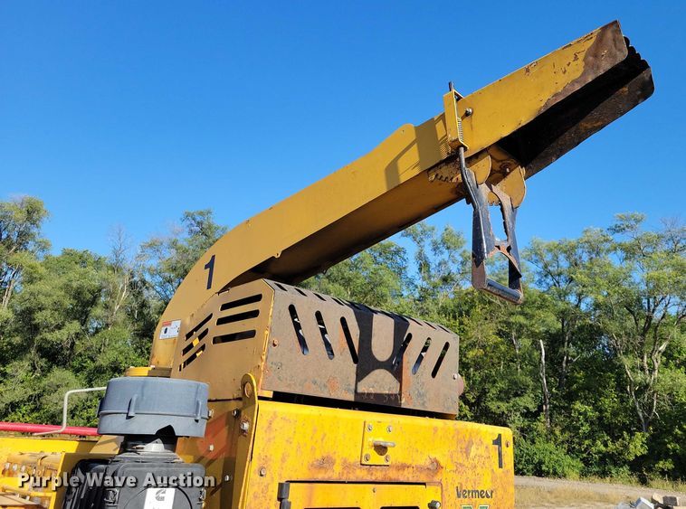 image for item EA2638 2017 Vermeer BC1800XL wood chipper