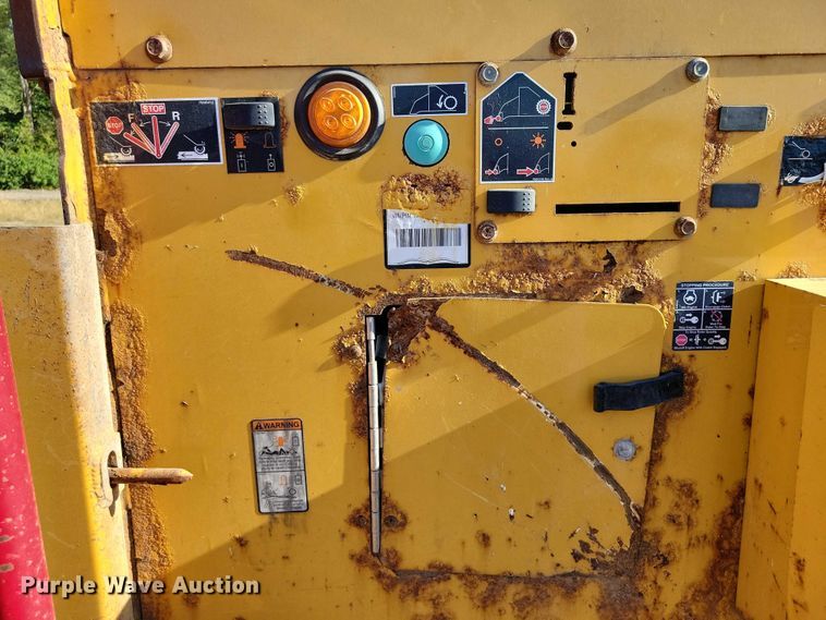 image for item EA2638 2017 Vermeer BC1800XL wood chipper