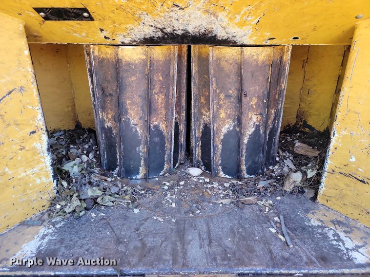 image for item EA2638 2017 Vermeer BC1800XL wood chipper