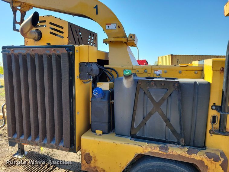 image for item EA2638 2017 Vermeer BC1800XL wood chipper