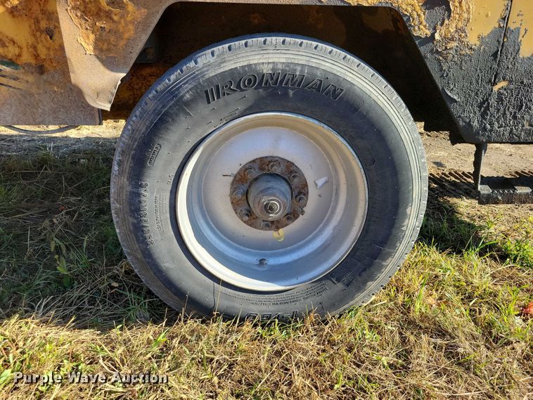 image for item EA2638 2017 Vermeer BC1800XL wood chipper