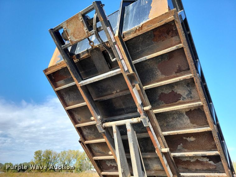 image for item EA2639 2016 RAM 5500 chipper truck