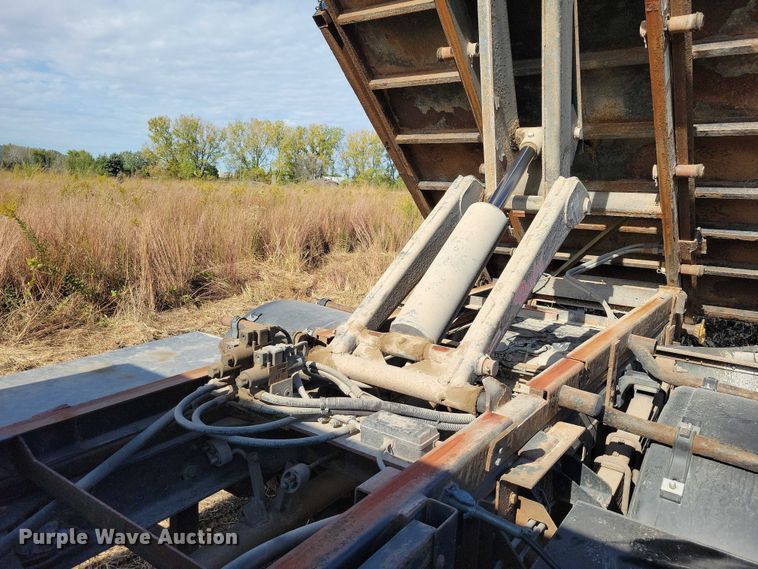 image for item EA2639 2016 RAM 5500 chipper truck