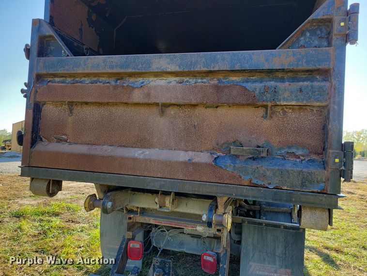 image for item EA2639 2016 RAM 5500 chipper truck