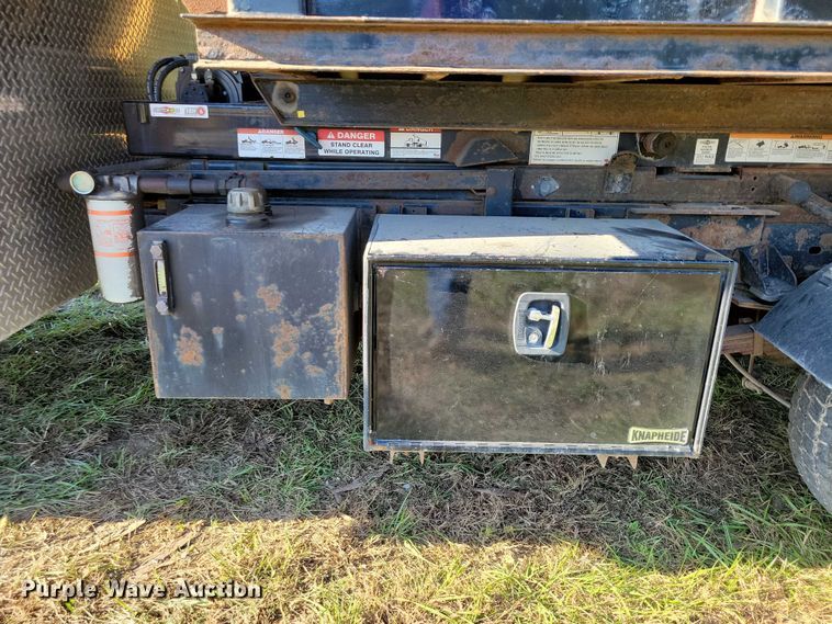 image for item EA2639 2016 RAM 5500 chipper truck