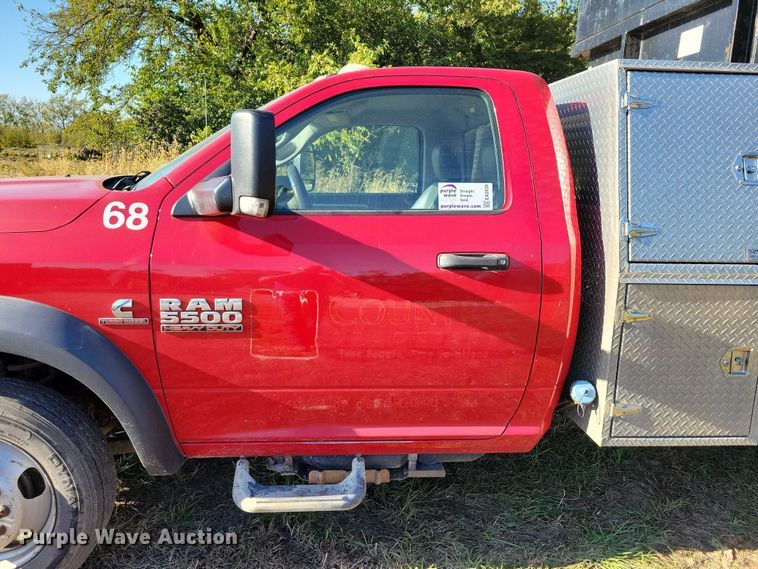 image for item EA2639 2016 RAM 5500 chipper truck