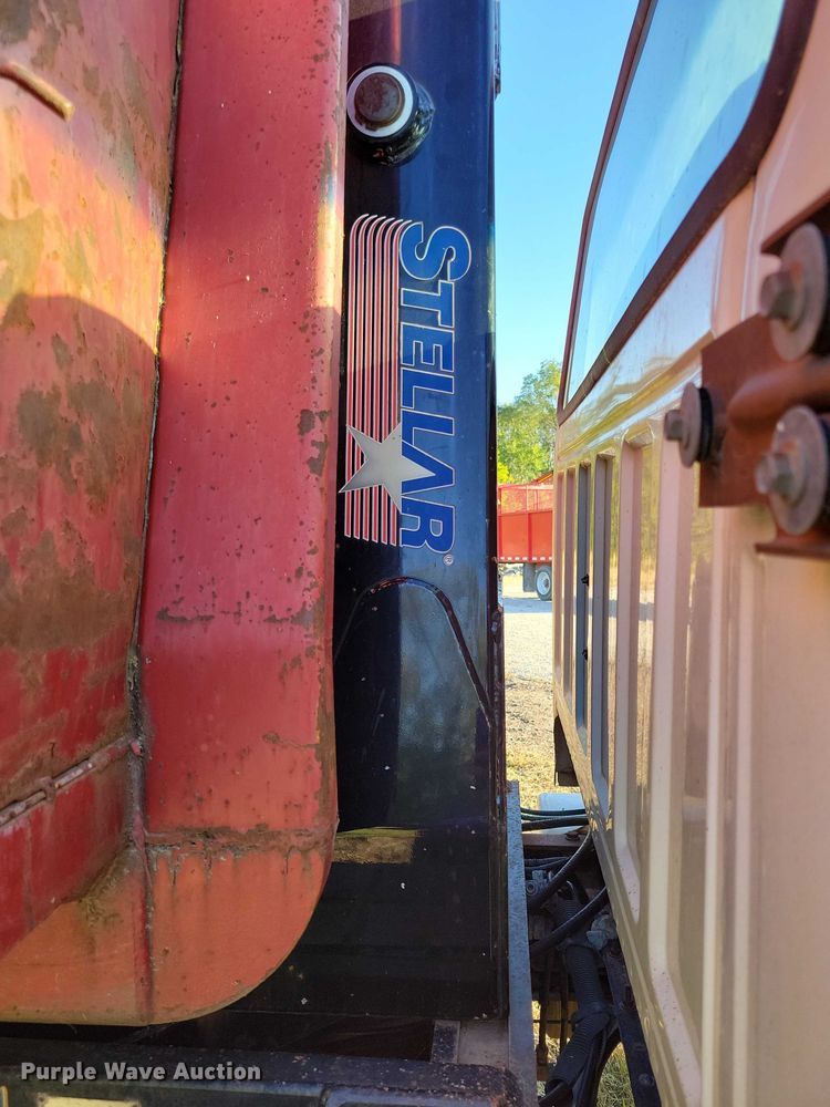 image for item EA2640 1998 Ford F800 hook lift truck