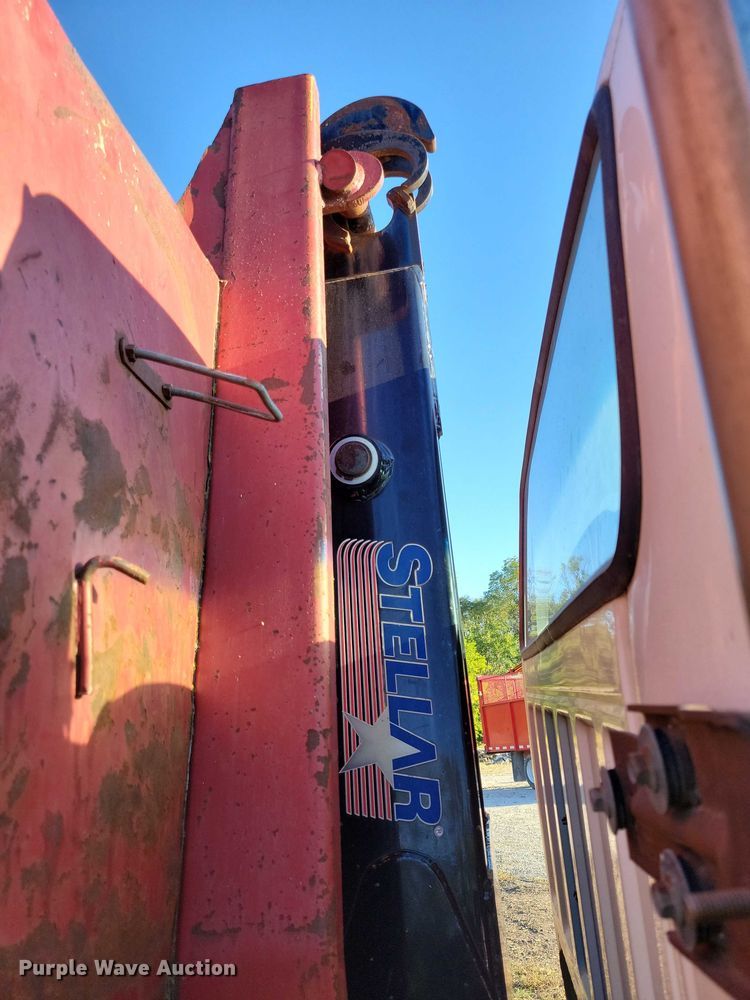 image for item EA2640 1998 Ford F800 hook lift truck