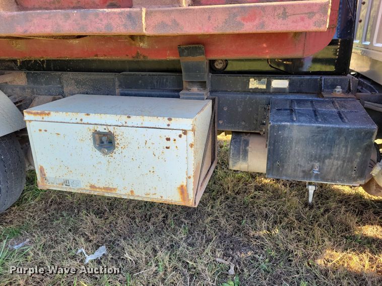 image for item EA2640 1998 Ford F800 hook lift truck