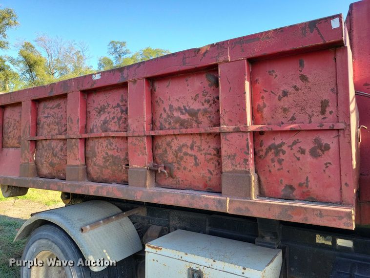 image for item EA2640 1998 Ford F800 hook lift truck