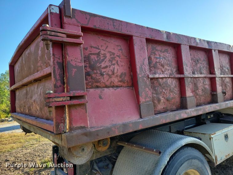 image for item EA2640 1998 Ford F800 hook lift truck