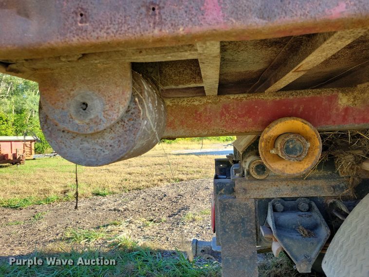 image for item EA2640 1998 Ford F800 hook lift truck