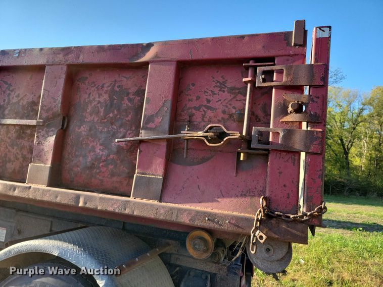 image for item EA2640 1998 Ford F800 hook lift truck