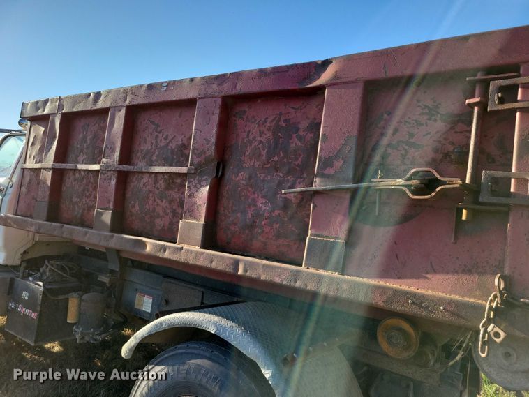 image for item EA2640 1998 Ford F800 hook lift truck