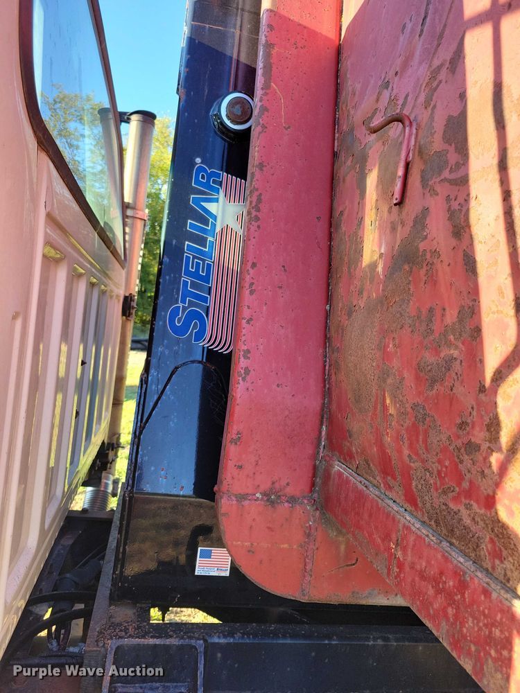 image for item EA2640 1998 Ford F800 hook lift truck