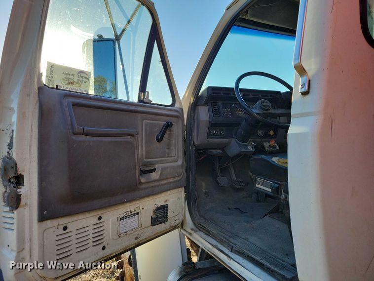 image for item EA2640 1998 Ford F800 hook lift truck