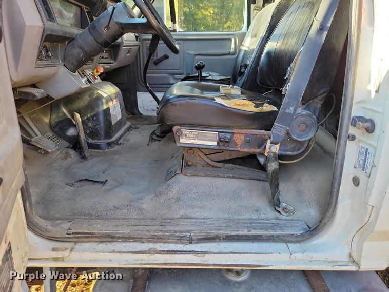 image for item EA2640 1998 Ford F800 hook lift truck