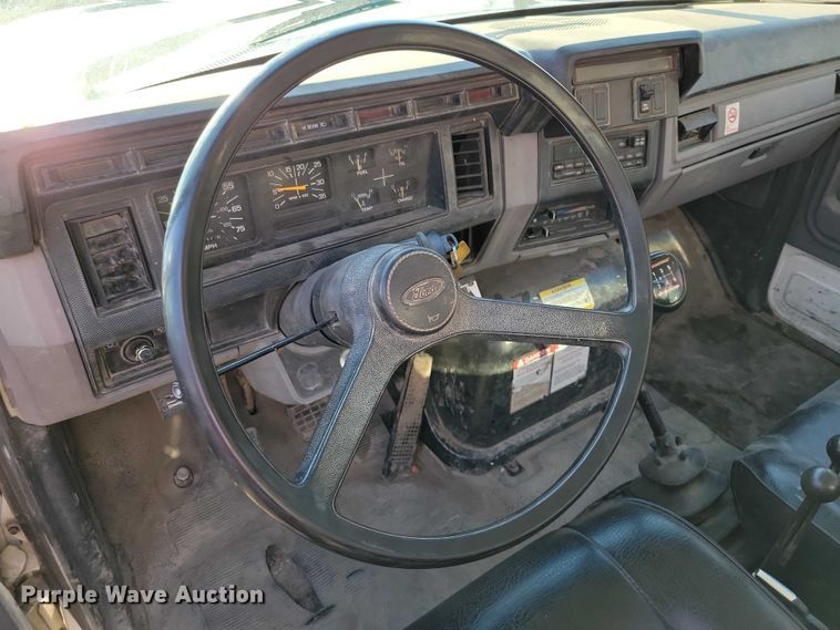 image for item EA2640 1998 Ford F800 hook lift truck