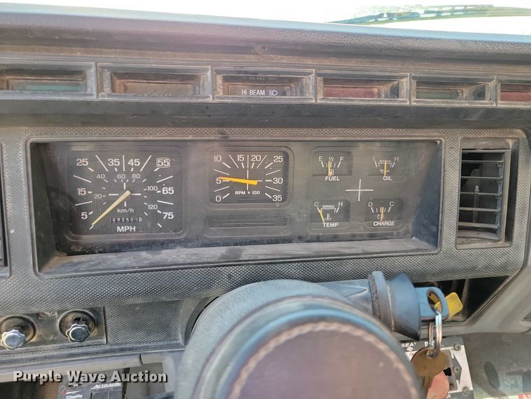 image for item EA2640 1998 Ford F800 hook lift truck