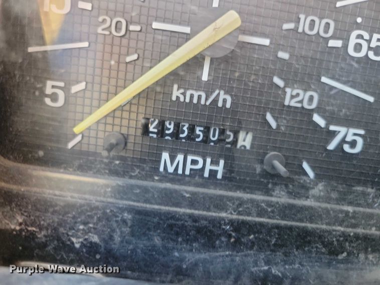 image for item EA2640 1998 Ford F800 hook lift truck