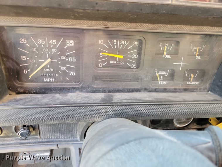 image for item EA2640 1998 Ford F800 hook lift truck