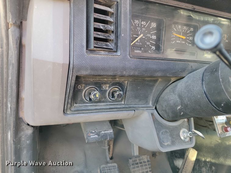 image for item EA2640 1998 Ford F800 hook lift truck
