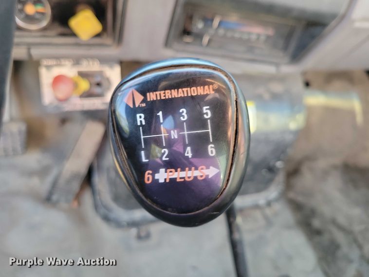 image for item EA2640 1998 Ford F800 hook lift truck