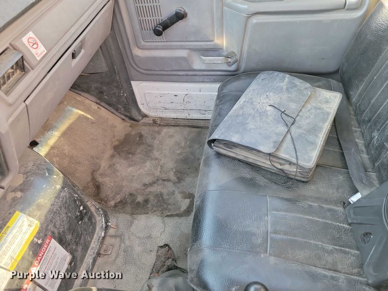 image for item EA2640 1998 Ford F800 hook lift truck