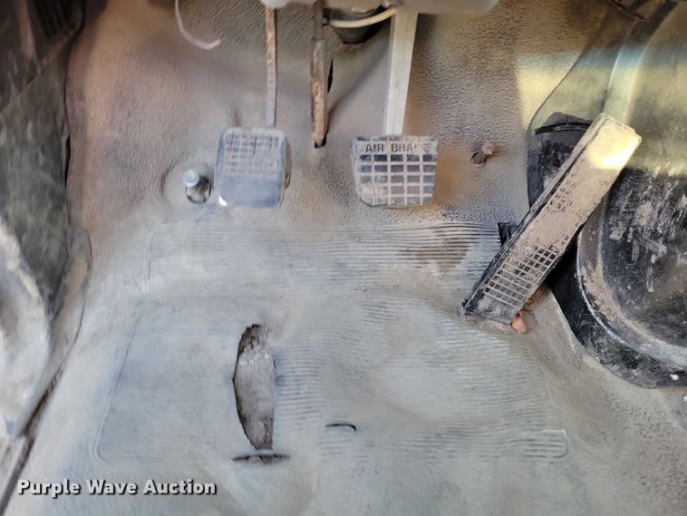 image for item EA2640 1998 Ford F800 hook lift truck