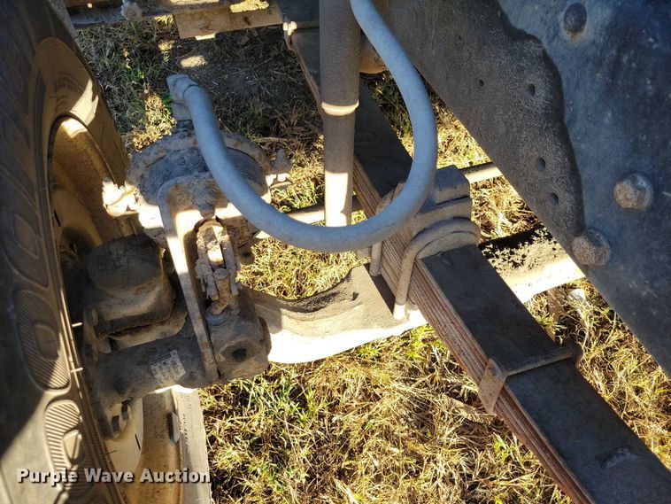 image for item EA2640 1998 Ford F800 hook lift truck