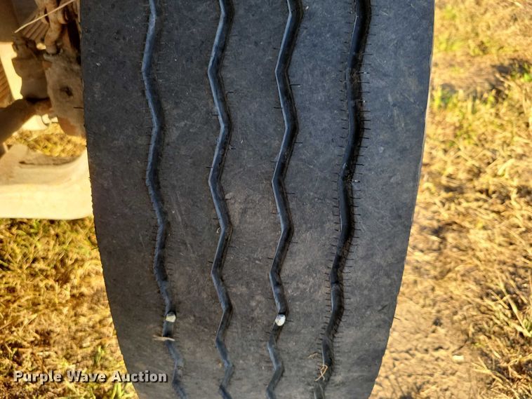 image for item EA2640 1998 Ford F800 hook lift truck