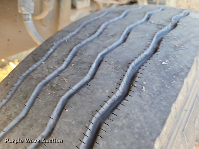 image for item EA2640 1998 Ford F800 hook lift truck