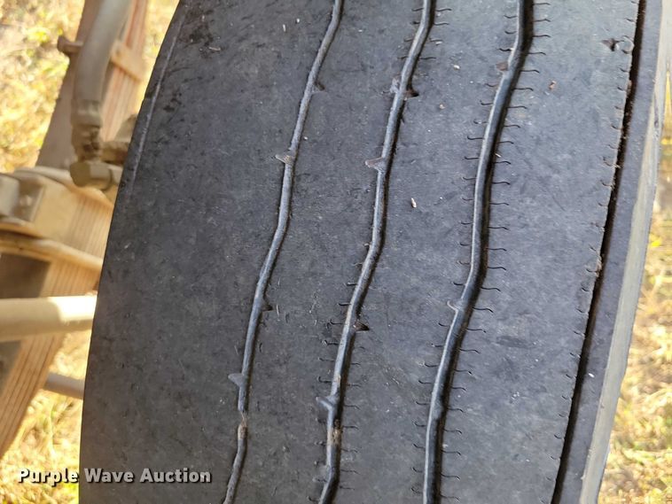 image for item EA2640 1998 Ford F800 hook lift truck