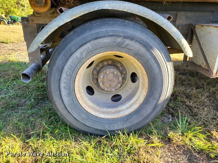 image for item EA2640 1998 Ford F800 hook lift truck