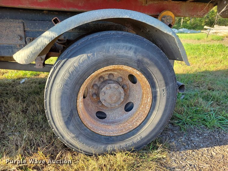 image for item EA2640 1998 Ford F800 hook lift truck