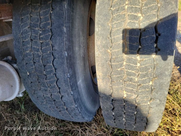 image for item EA2640 1998 Ford F800 hook lift truck