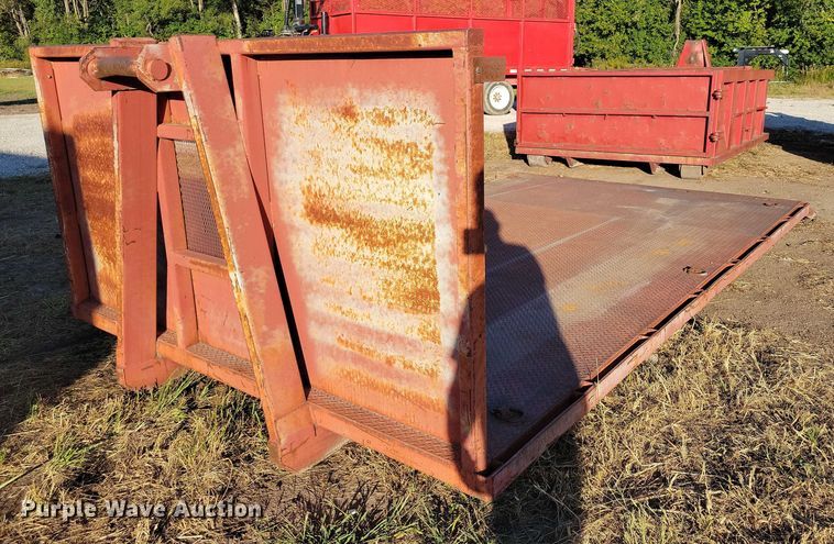 image for item EA2640 1998 Ford F800 hook lift truck