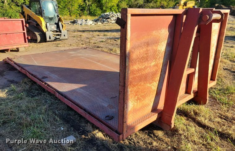 image for item EA2640 1998 Ford F800 hook lift truck