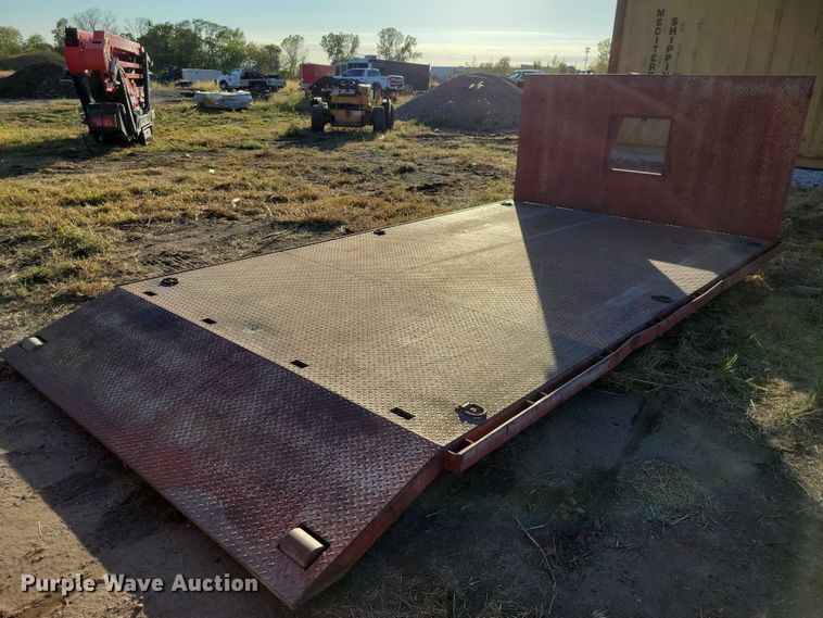 image for item EA2640 1998 Ford F800 hook lift truck