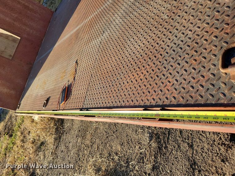 image for item EA2640 1998 Ford F800 hook lift truck