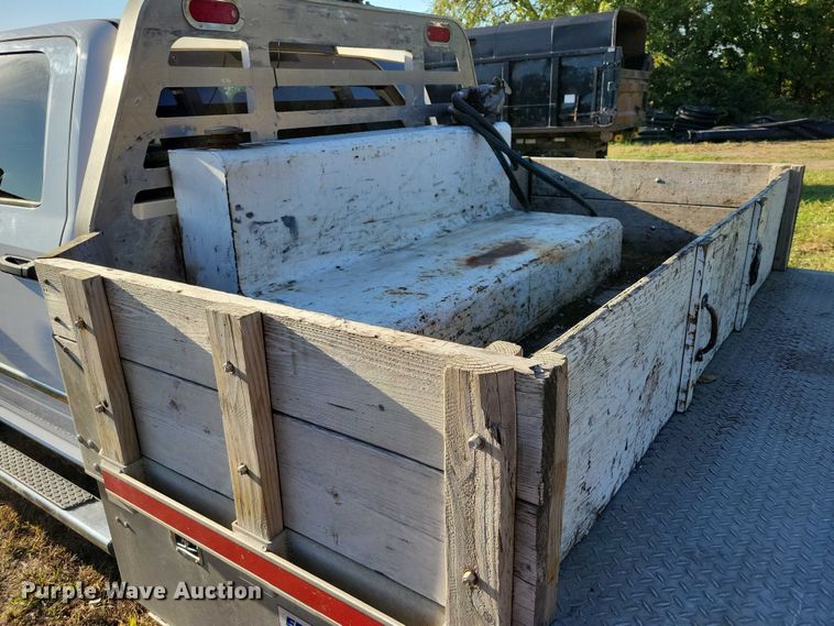 image for item EA2646 2017 RAM 5500 Crew Cab flatbed truck