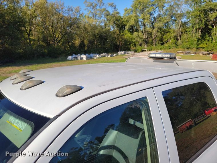 image for item EA2646 2017 RAM 5500 Crew Cab flatbed truck