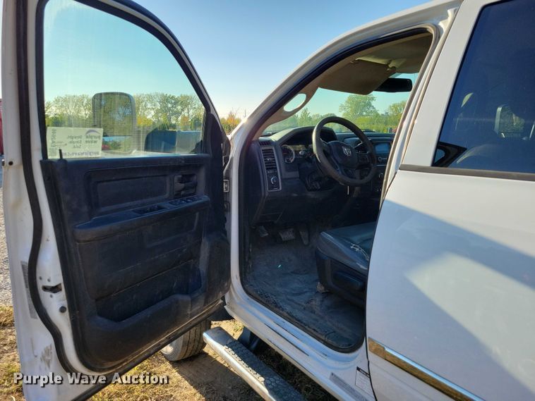 image for item EA2646 2017 RAM 5500 Crew Cab flatbed truck