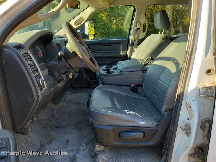 image for item EA2646 2017 RAM 5500 Crew Cab flatbed truck